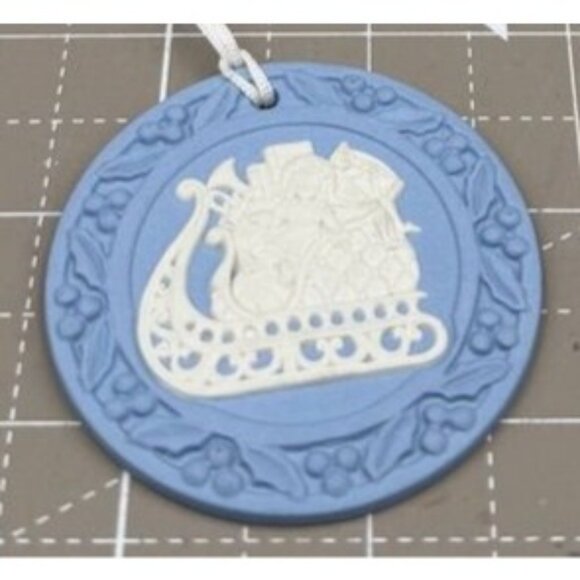 Vintage Wedgwood Annual Jasperware Sleigh Ornament - Picture 1 of 4